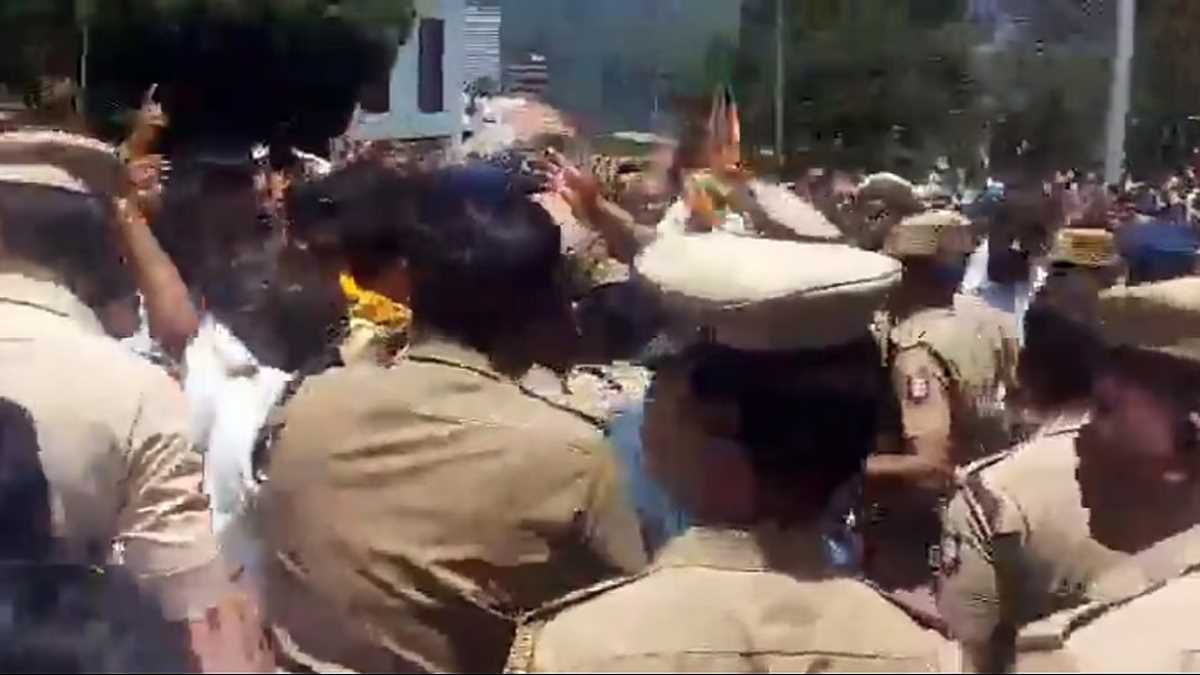 नीलगिरी में नामांकन के दौरान भाजपा, अन्नाद्रमुक कार्यकर्ताओं के बीच झड़प के बाद लाठीचार्ज